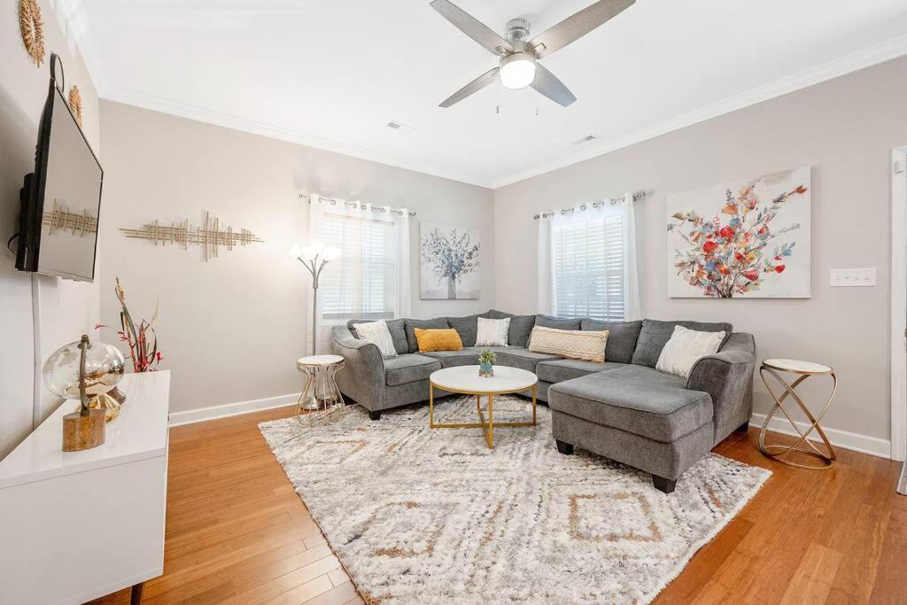 * Lux Modern Retreat * Downtown * King Beds * Apartment Дърам Екстериор снимка