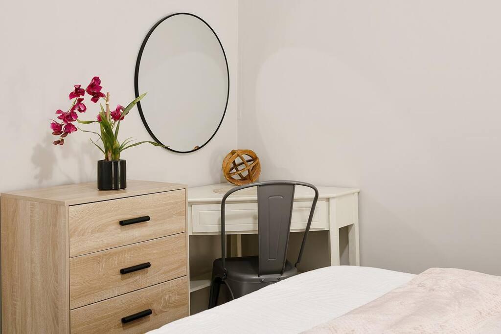 * Lux Modern Retreat * Downtown * King Beds * Apartment Дърам Екстериор снимка