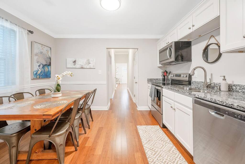 * Lux Modern Retreat * Downtown * King Beds * Apartment Дърам Екстериор снимка