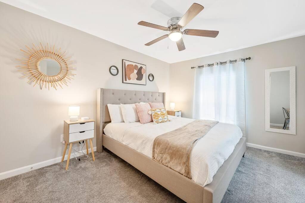 * Lux Modern Retreat * Downtown * King Beds * Apartment Дърам Екстериор снимка