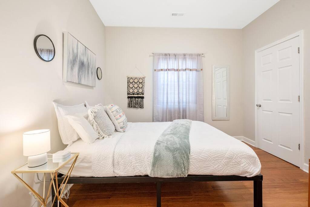 * Lux Modern Retreat * Downtown * King Beds * Apartment Дърам Екстериор снимка