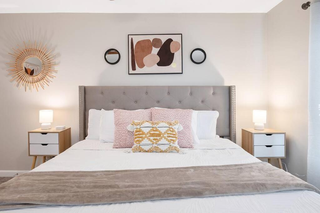 * Lux Modern Retreat * Downtown * King Beds * Apartment Дърам Екстериор снимка