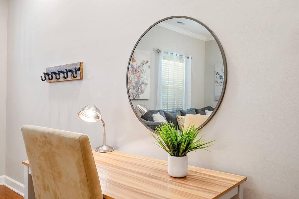 * Lux Modern Retreat * Downtown * King Beds * Apartment Дърам Екстериор снимка