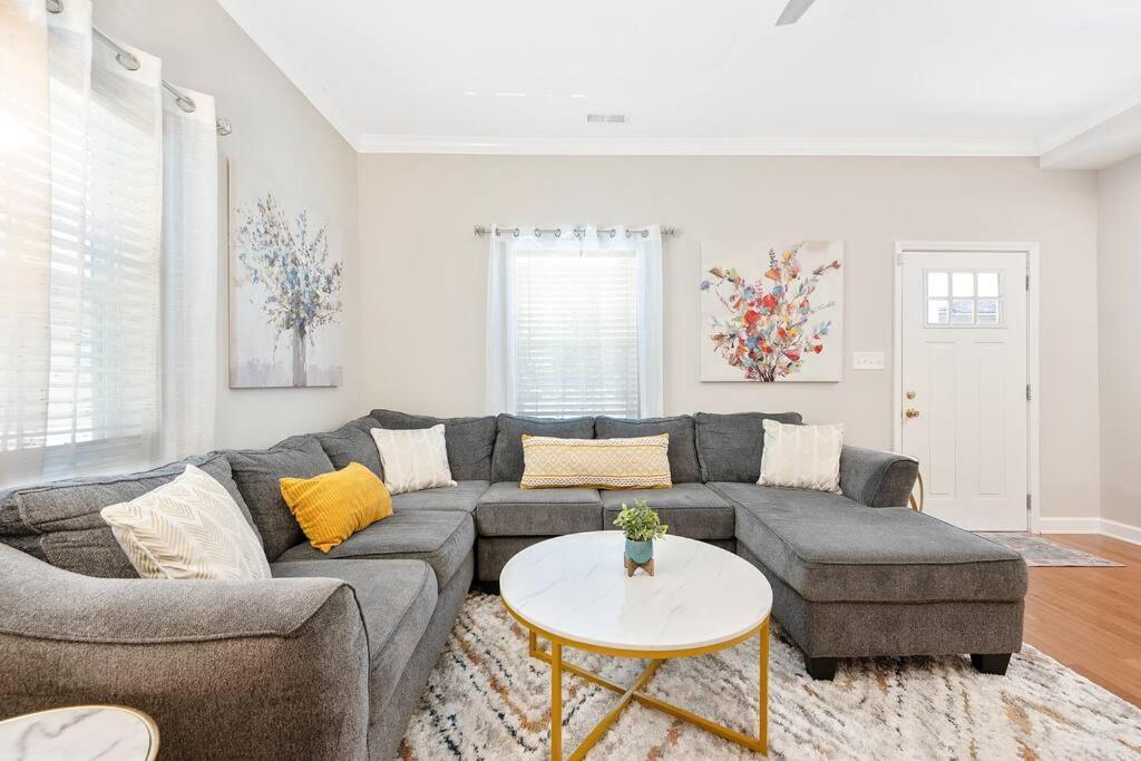 * Lux Modern Retreat * Downtown * King Beds * Apartment Дърам Екстериор снимка