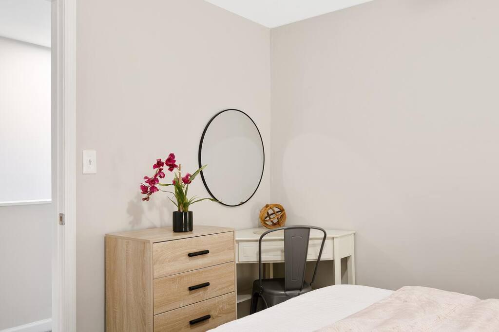 * Lux Modern Retreat * Downtown * King Beds * Apartment Дърам Екстериор снимка