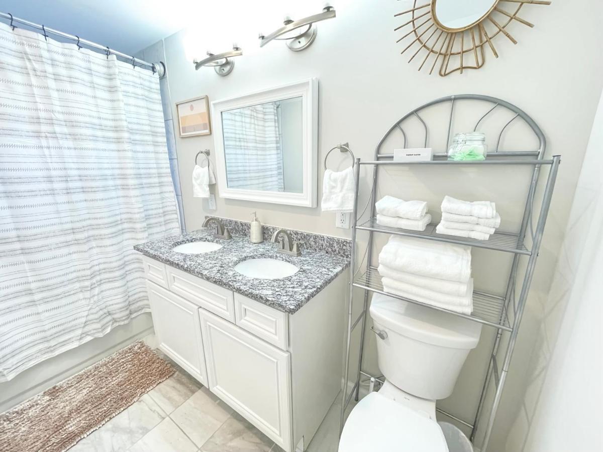 * Lux Modern Retreat * Downtown * King Beds * Apartment Дърам Екстериор снимка